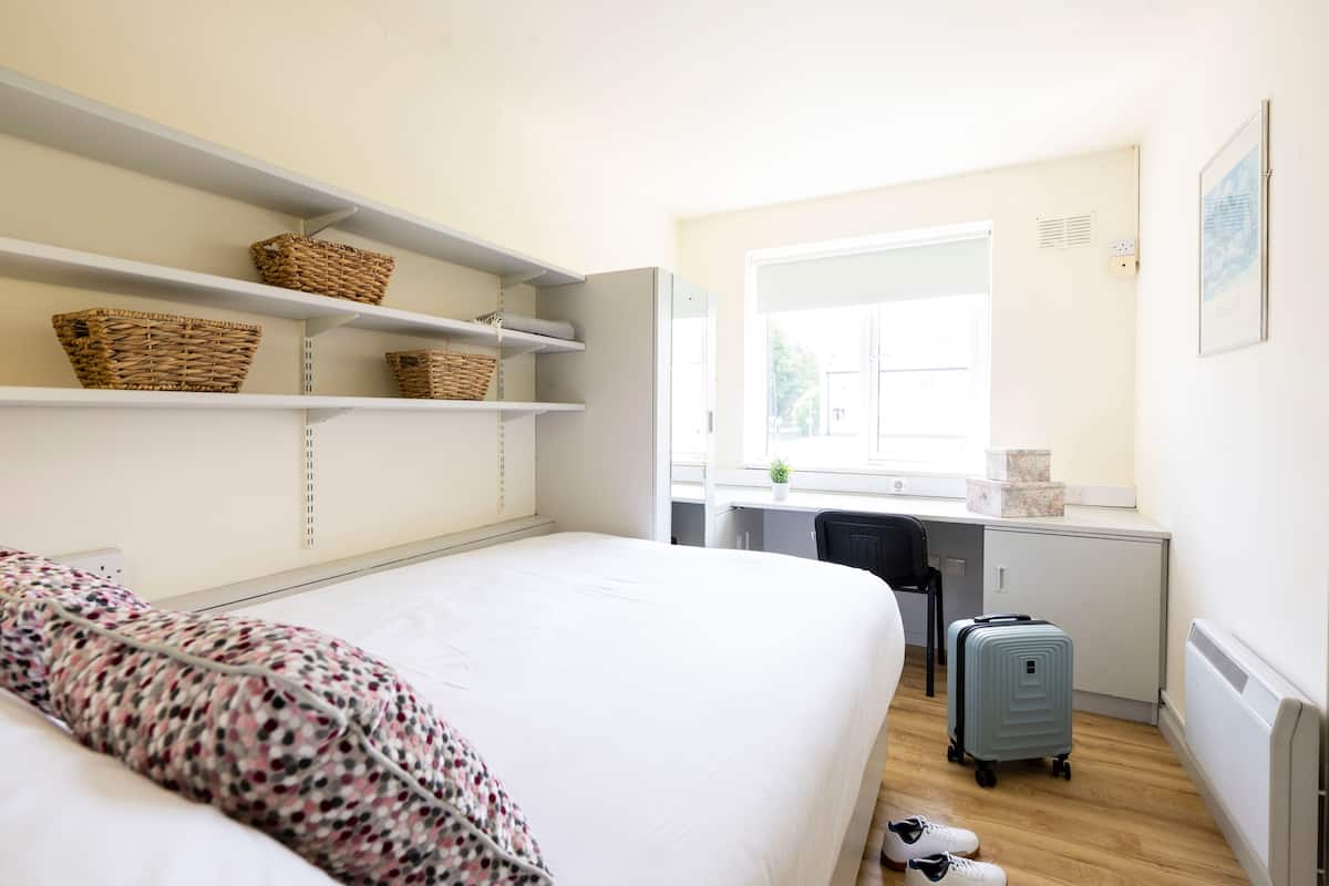 Basic Double Room, Ensuite | Desk, laptop workspace, free WiFi, bed sheets