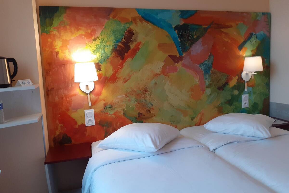 Comfort Twin Room | Bàn, bàn ủi/dụng cụ ủi quần áo, truy cập Internet không dây miễn phí
