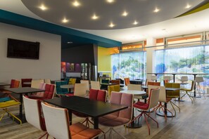 Frukostbuffé varje dag (EUR 13 per person)