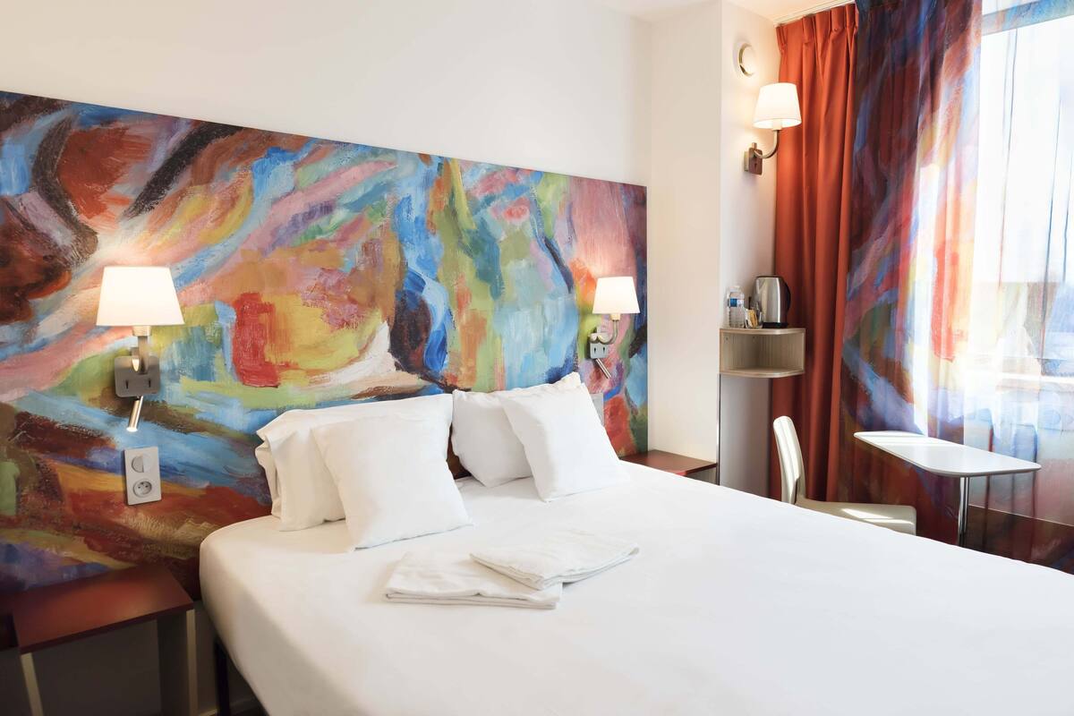 Comfort Double Room | Bàn, bàn ủi/dụng cụ ủi quần áo, truy cập Internet không dây miễn phí