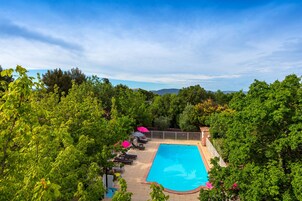 Seasonal outdoor pool, pool umbrellas, sun loungers