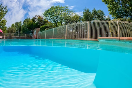 Seasonal outdoor pool, pool umbrellas, sun loungers