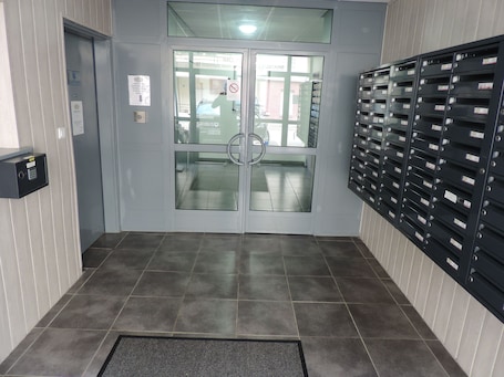 Interior entrance. Résidence Hôtelière Poincaré