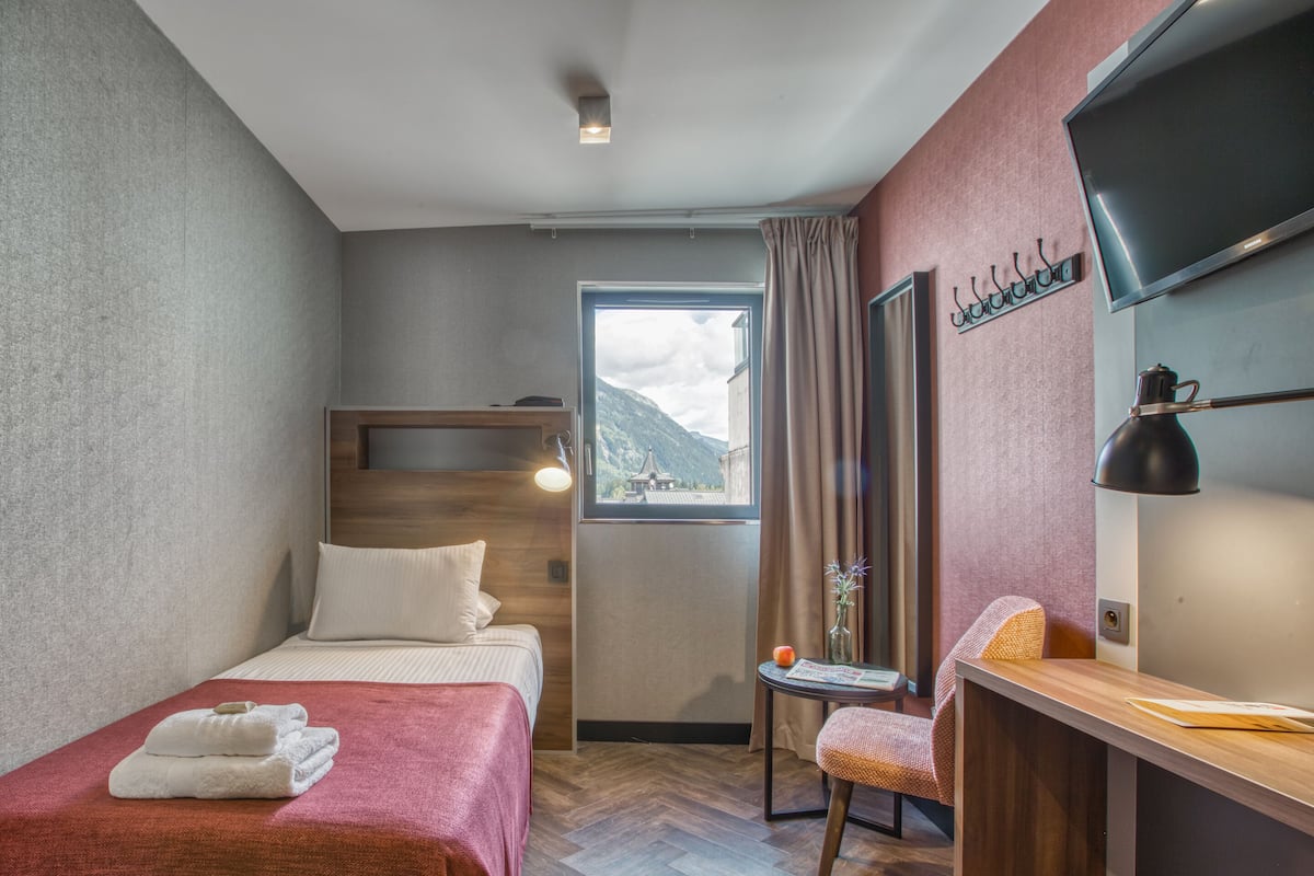 Chambre Simple - Summit | Skrivbord, gratis wi-fi och sängkläder