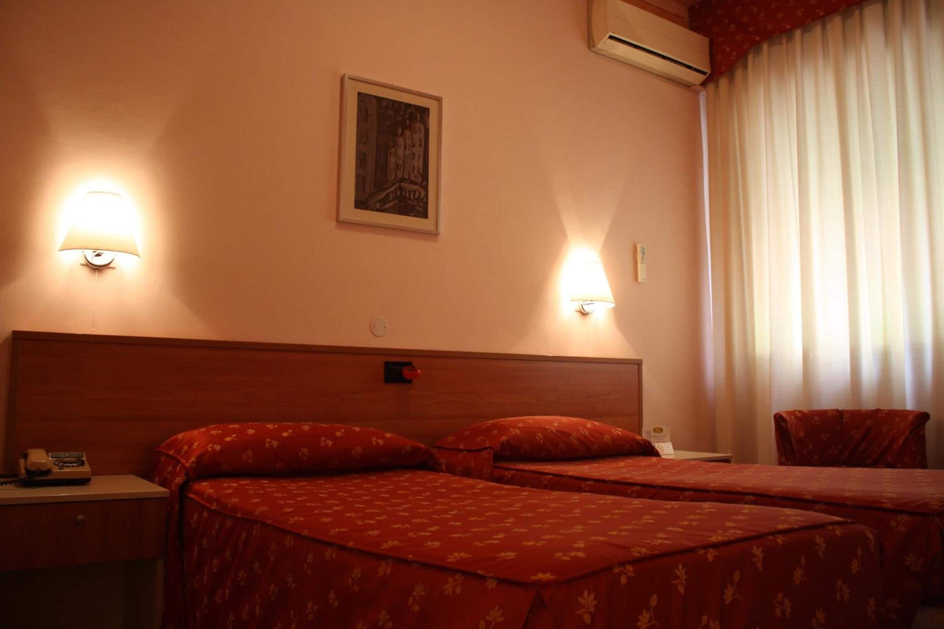 double room | minibar, in-room safe, desk, free wifi