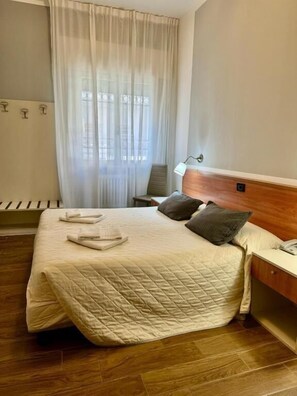 Double Room | Minibar, in-room safe, desk, free WiFi