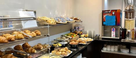 Daily continental breakfast (EUR 10 per person)