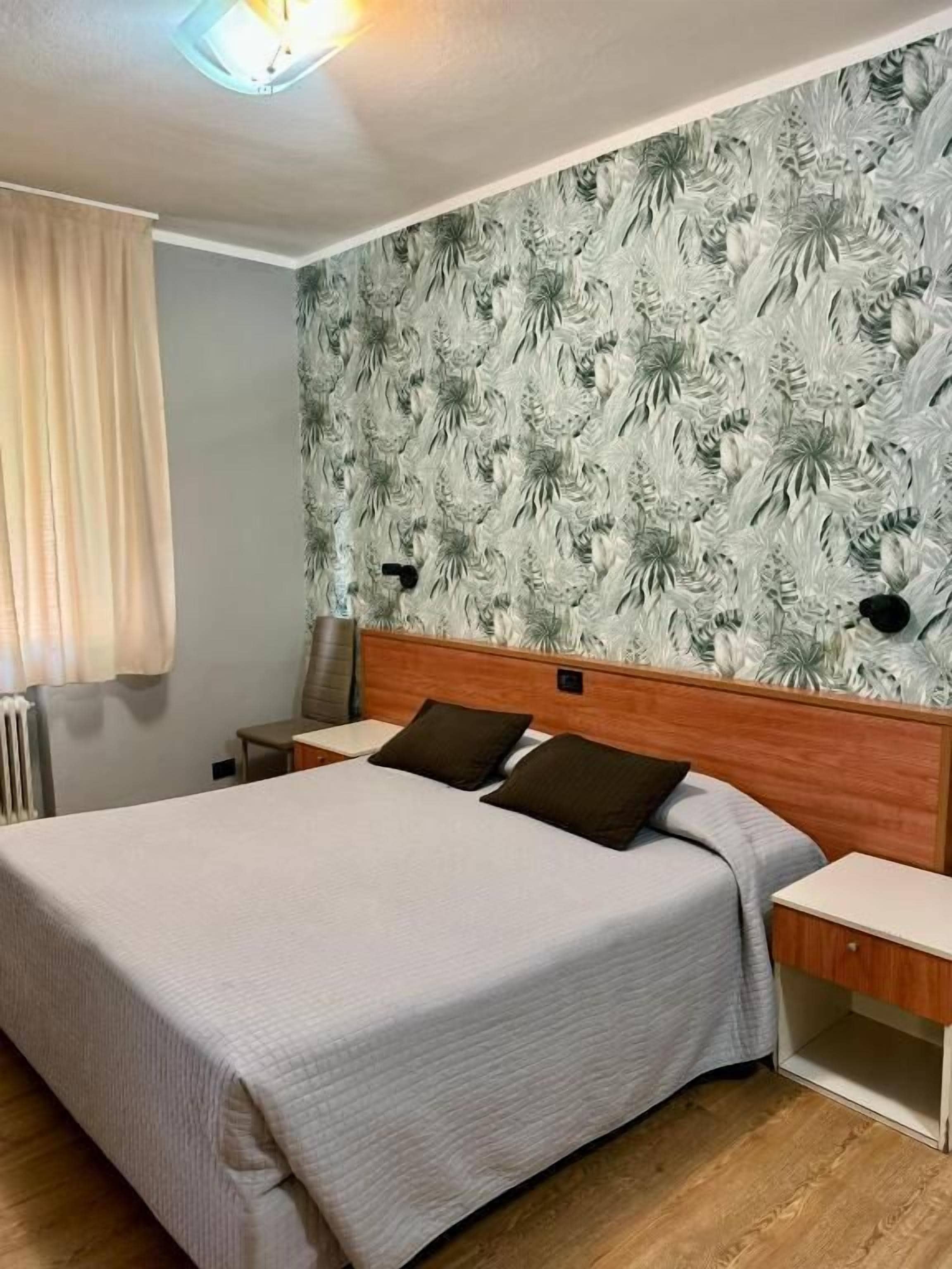 double room | minibar, in-room safe, desk, free wifi