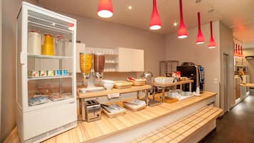 Daily continental breakfast (EUR 12 per person)