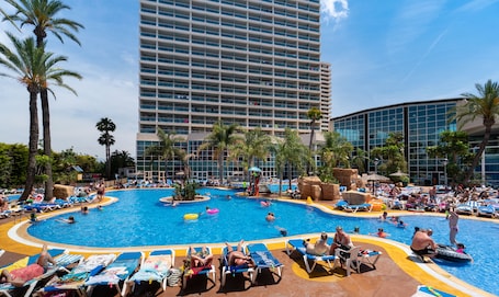Outdoor pool. Medplaya Hotel Flamingo Oasis