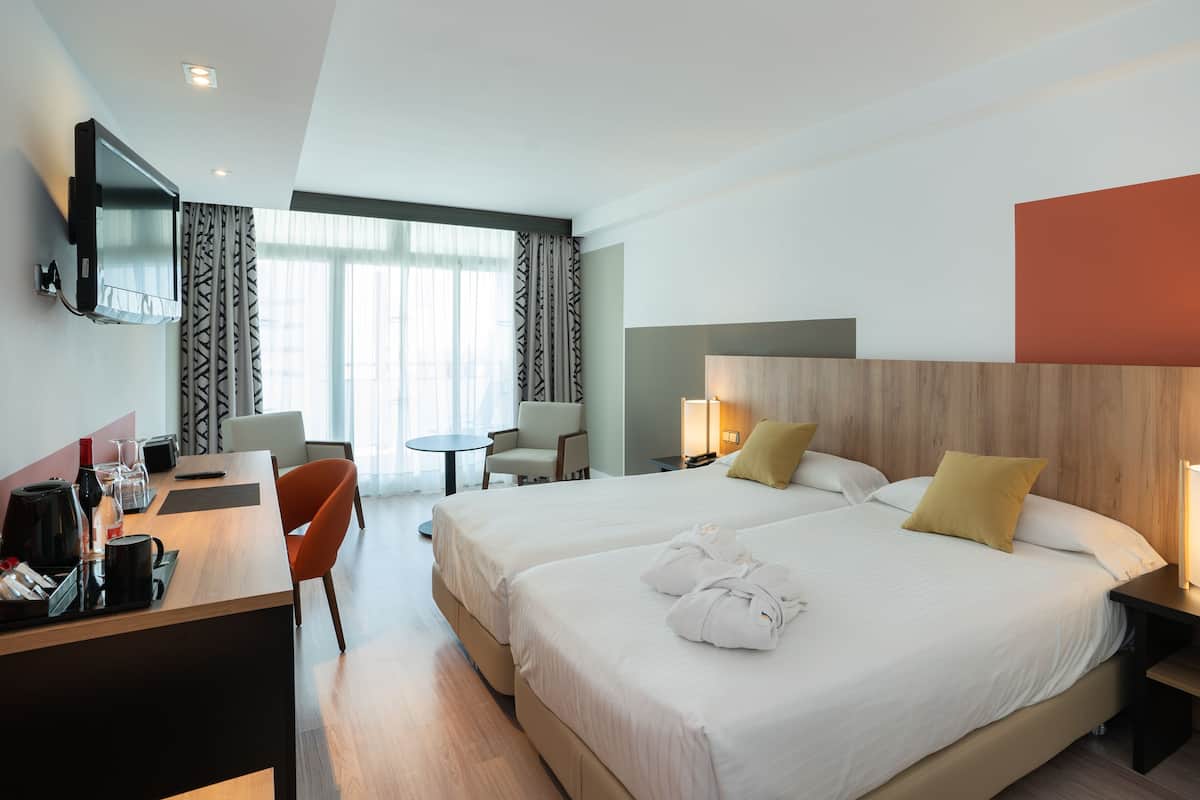 Club Room, Balcony | In-room safe, desk, free WiFi, bed sheets
