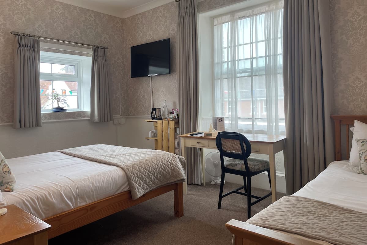 Familiekamer, en-suite badkamer | 1 slaapkamer, een bureau, gratis wifi, beddengoed