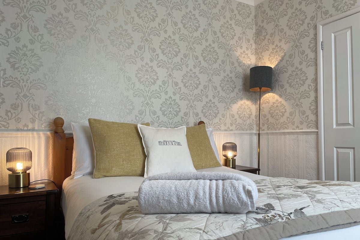 Superior tweepersoonskamer, en-suite badkamer | 1 slaapkamer, een bureau, gratis wifi, beddengoed