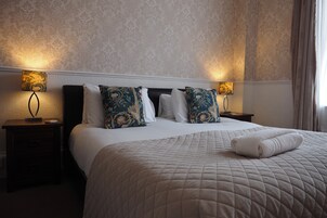 Family Room, Ensuite | Desk, free WiFi, bed sheets