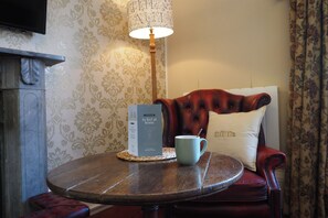 Deluxe Double Room, 1 King Bed, Ensuite (with shower) | Desk, free WiFi, bed sheets