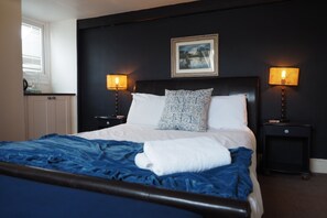Superior Double Room, Ensuite (Large Loft) | Desk, free WiFi, bed sheets - Fairlawn House (Salisbury)