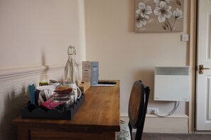 Standard Double Room, 1 Double Bed, Ensuite | Desk, free WiFi, bed sheets - Fairlawn House (Salisbury)