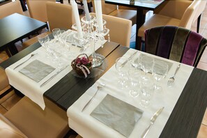 Breakfast and dinner served - Citotel Armony Hotel (Bourg-Achard)
