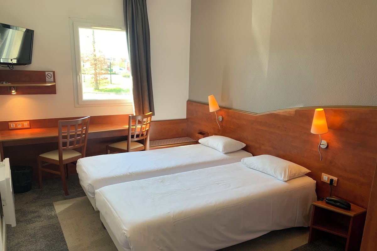 Comfort Twin Room | Premium bedding, desk, blackout drapes, soundproofing