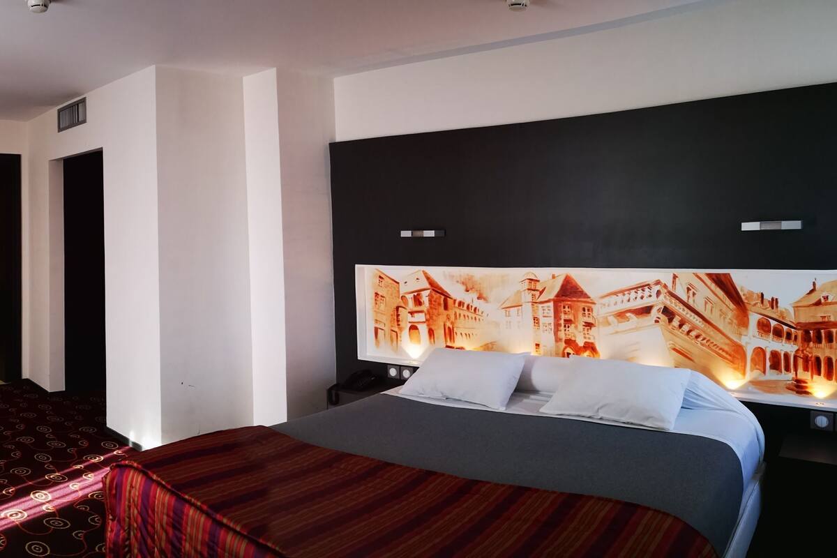 Bureau, Wi-Fi gratuit, draps fournis