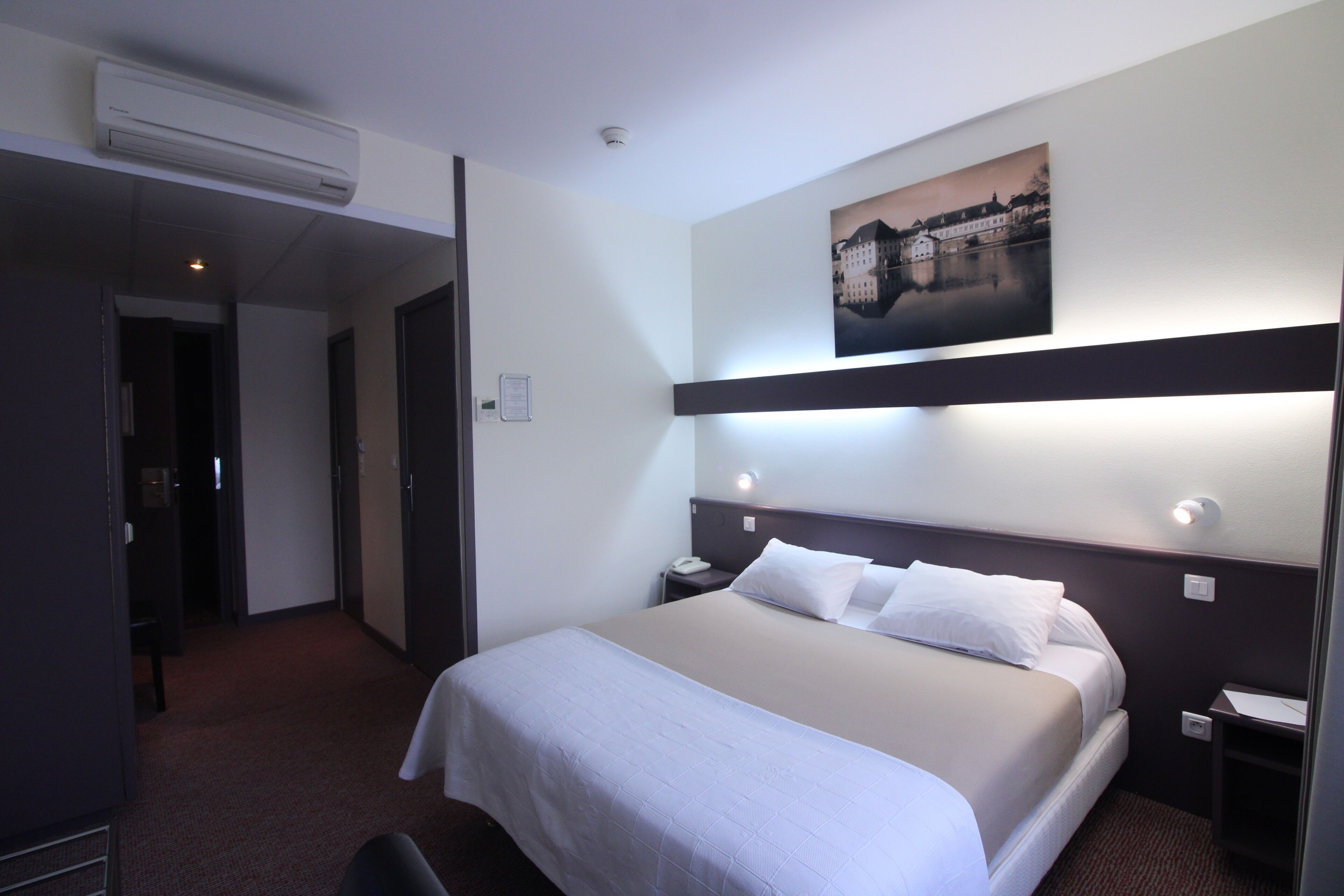 Bureau, Wi-Fi gratuit, draps fournis