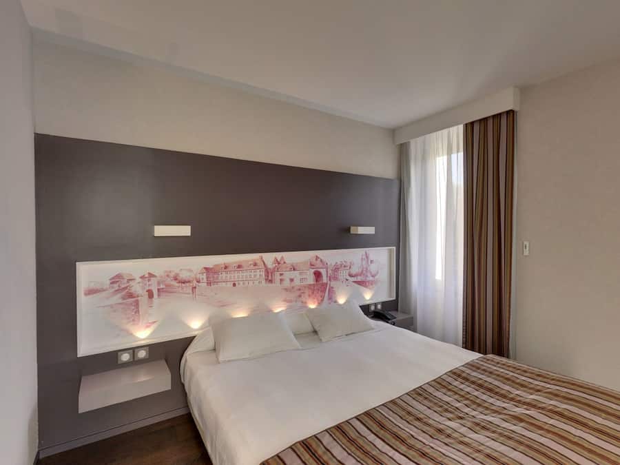 xxx | Desk, free WiFi, bed sheets, wheelchair access