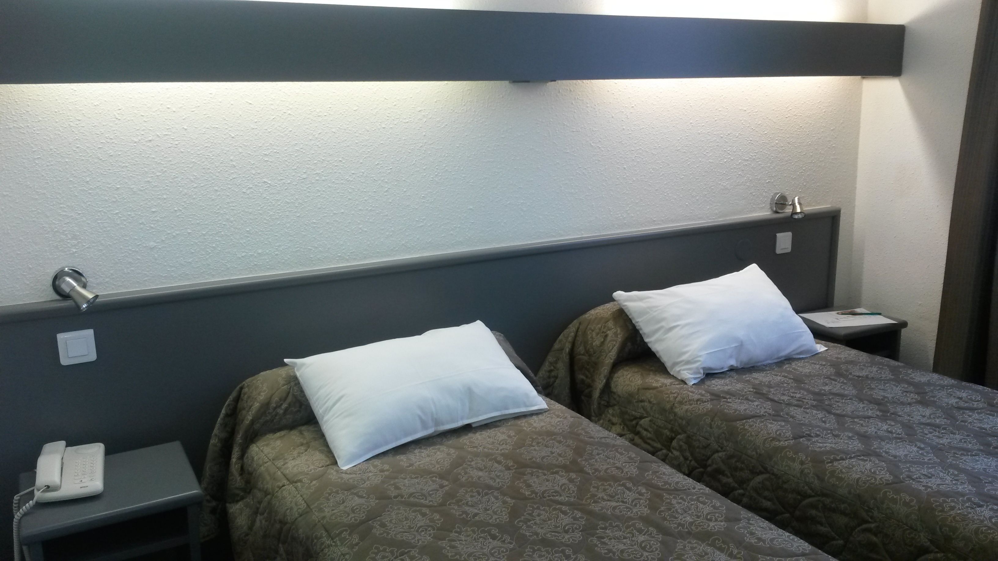 Bureau, Wi-Fi gratuit, draps fournis