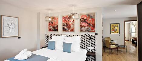 Suite junior | 1 dormitorio, minibar, caja fuerte y decoración individual