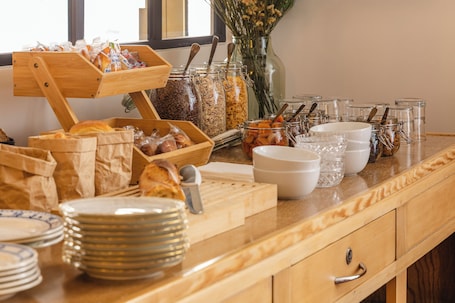 Se ofrece un desayuno continental (14 EUR por persona). Hôtel d'Angleterre