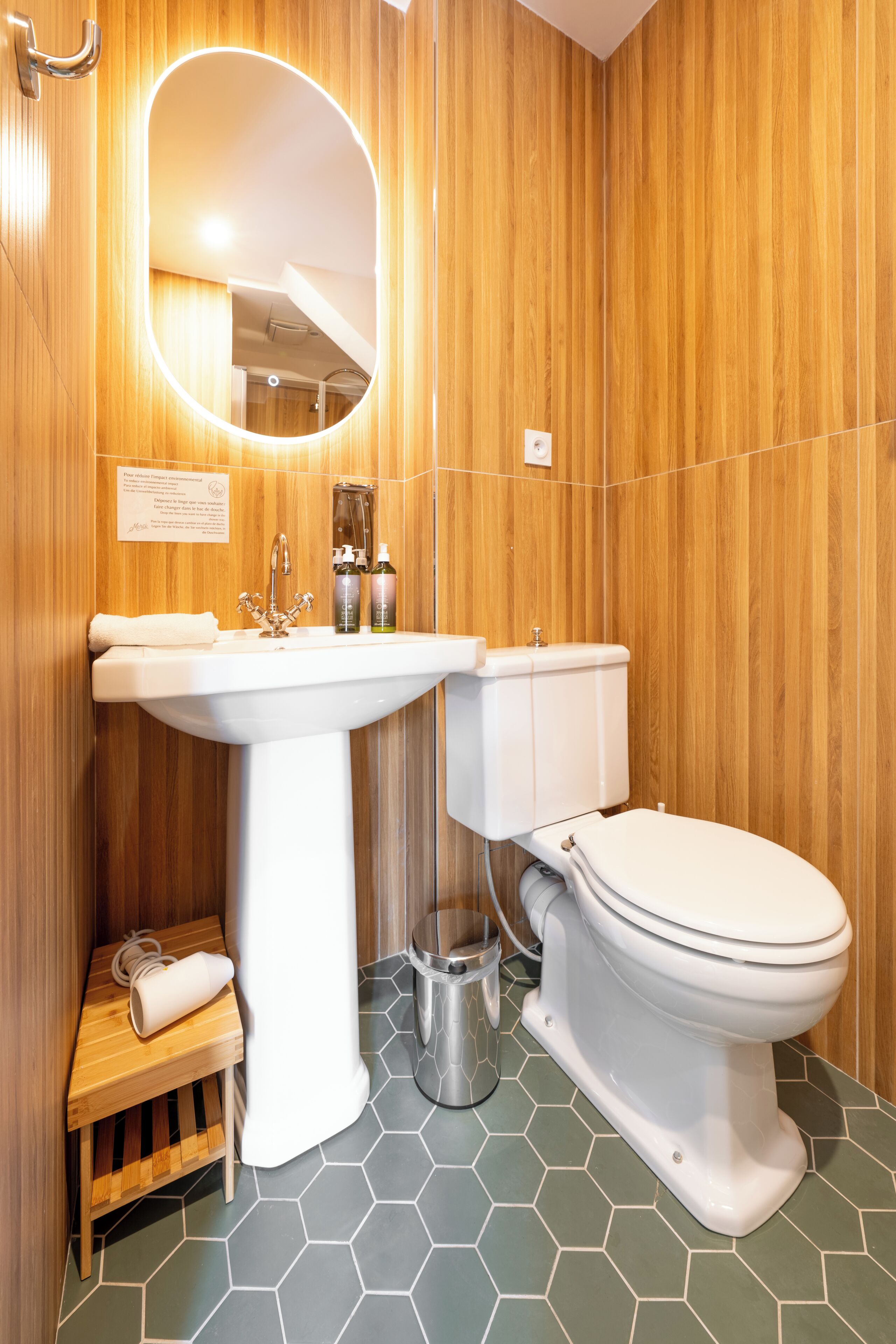 room, 1 double bed | bathroom | free toiletries, hair dryer, towels, soap