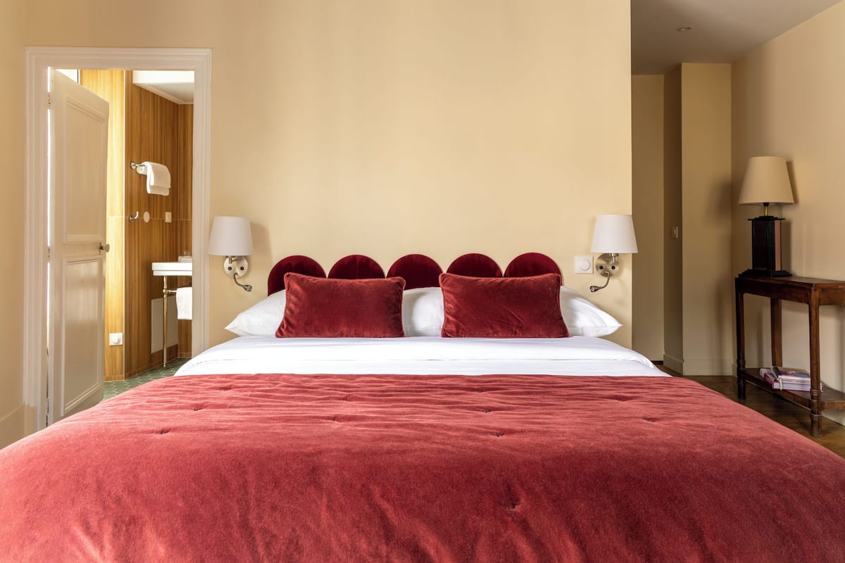 Family Room | Blackout curtains, iron/ironing board, free WiFi, bed sheets