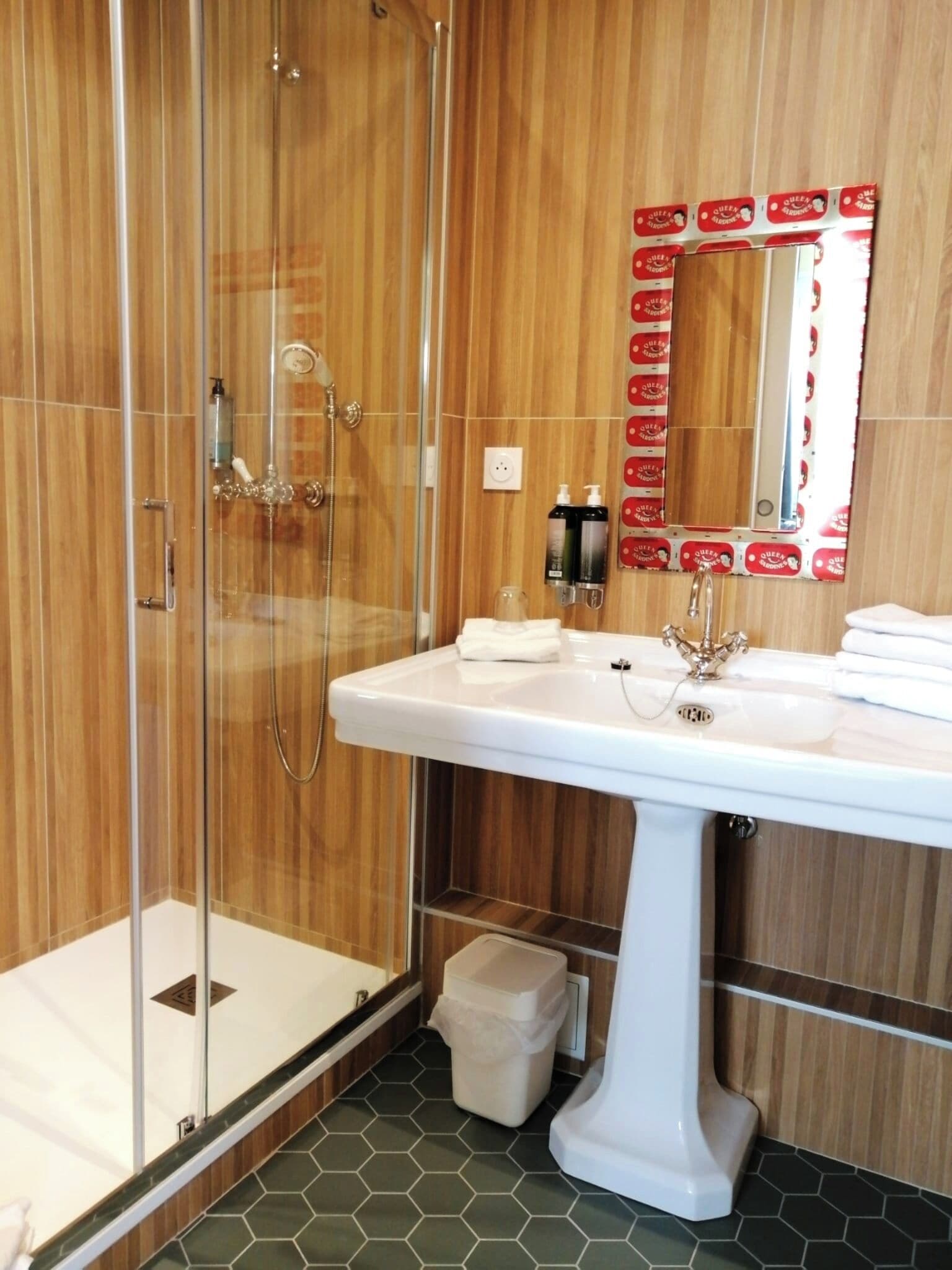 family room | bathroom | free toiletries, hair dryer, towels, soap