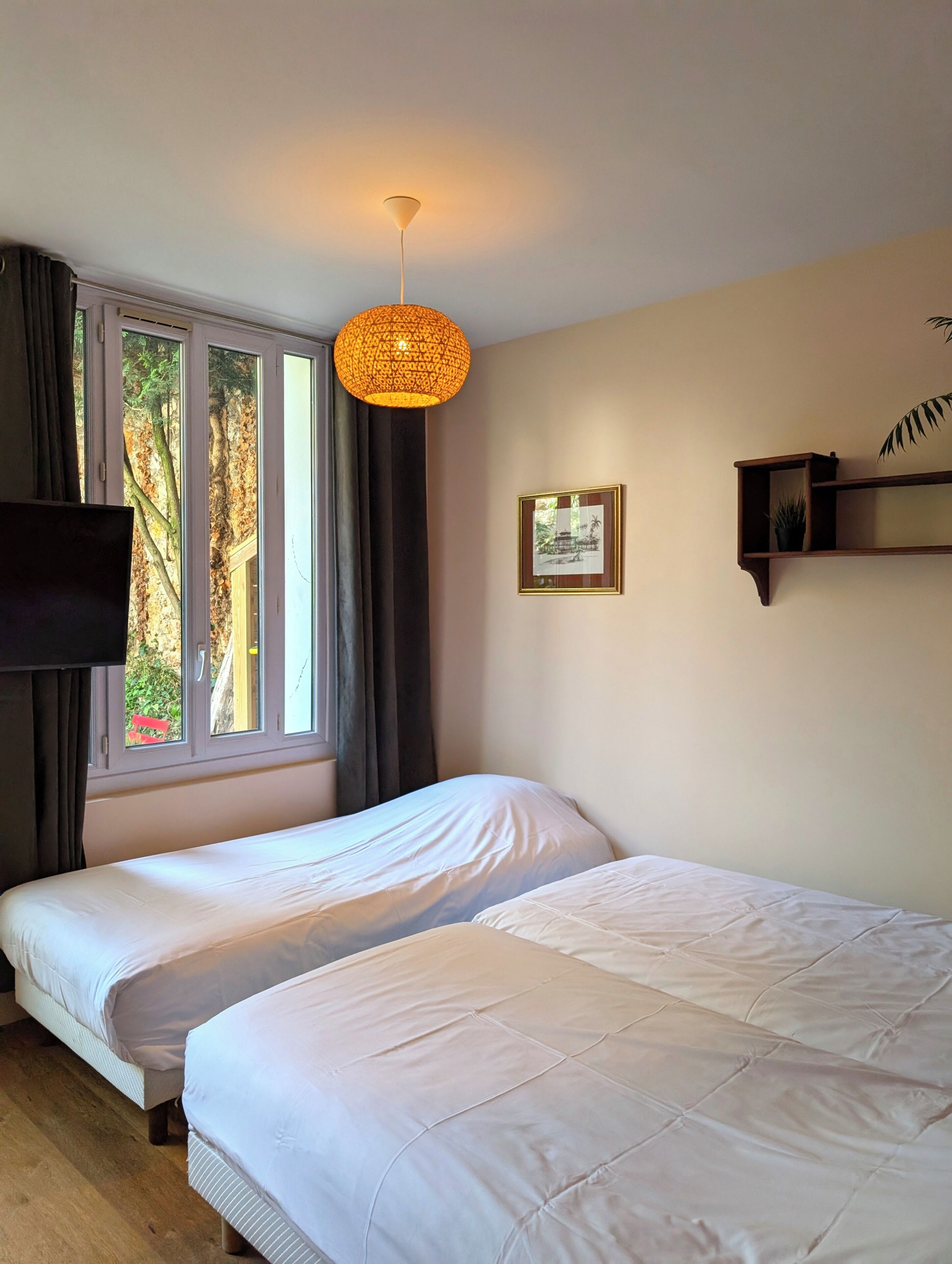 triple room | 1 bedroom, blackout curtains, iron/ironing board, travel cot