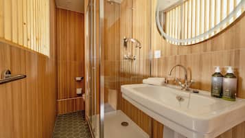 Kostenlose Toilettenartikel, Haartrockner, HandtĂŒcher, Seife