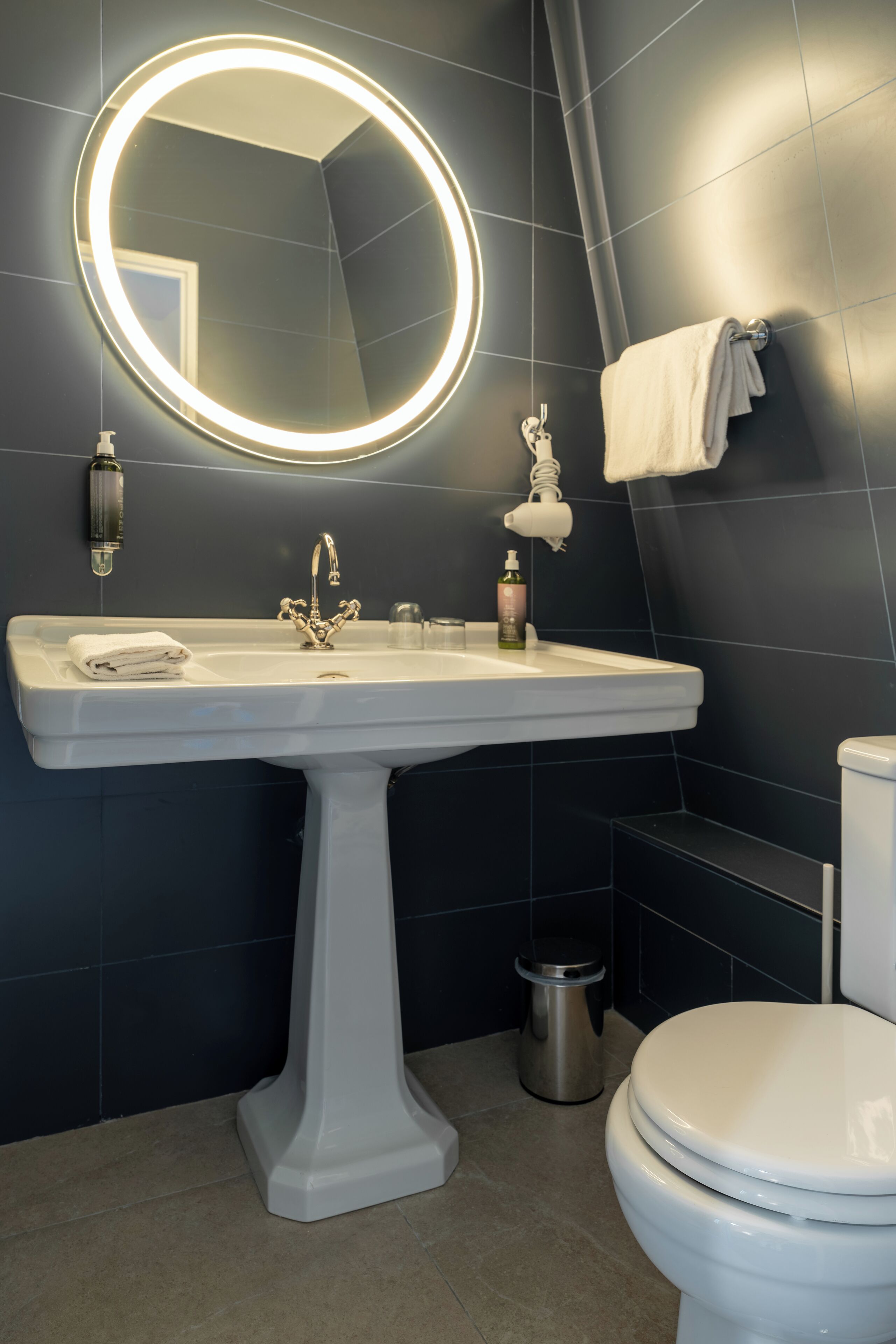 family room | bathroom | free toiletries, hair dryer, towels, soap