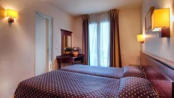 Caja de seguridad en la habitación y escritorio