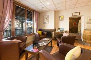 로비 좌석 공간