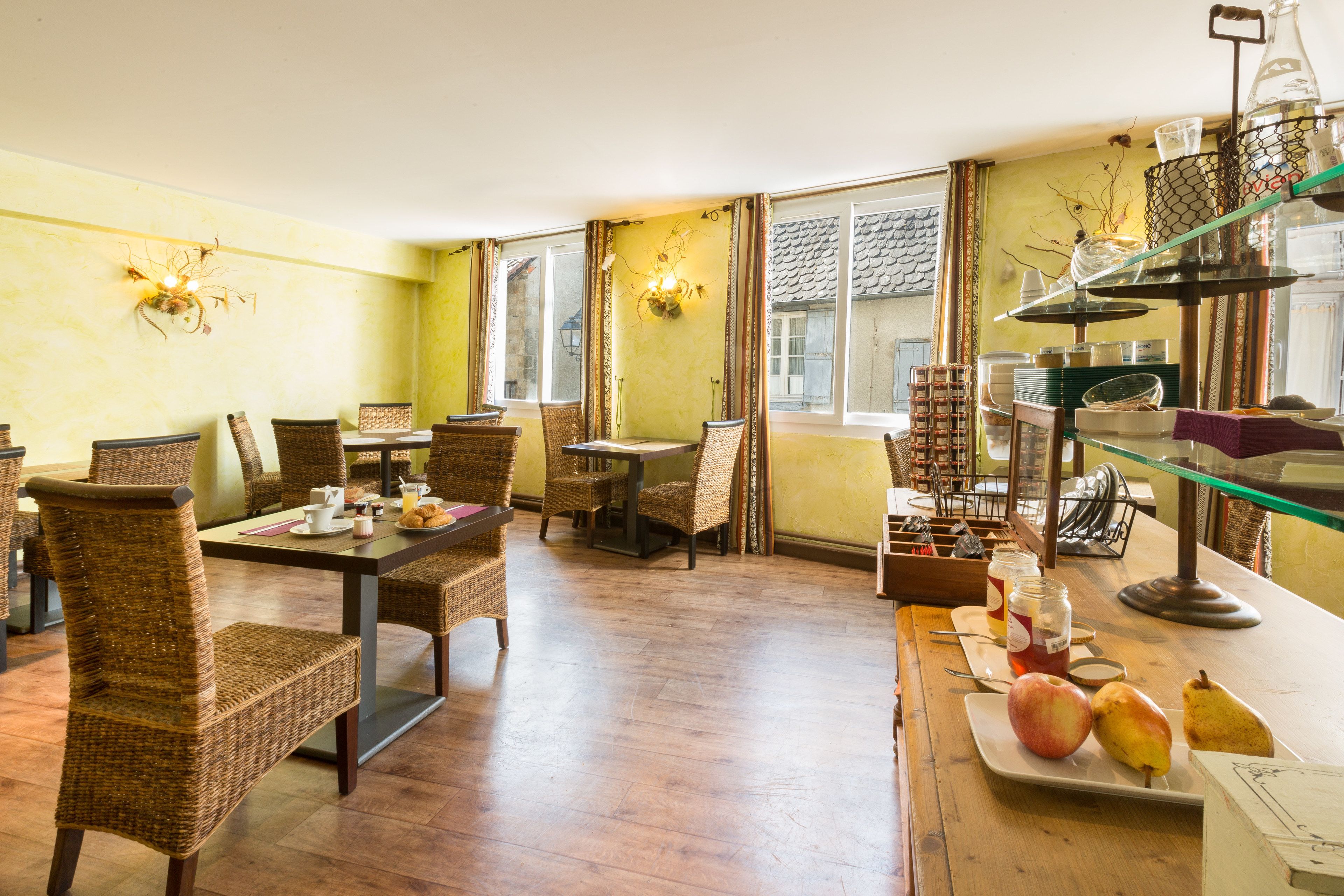 المنشأة من الداخل