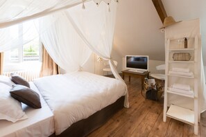 Superior Double Room, 1 Queen Bed | Free WiFi, bed sheets