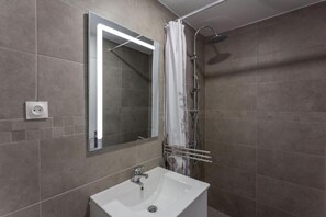 Triple Room | Bathroom - Hôtel Alizéa (Avignon)