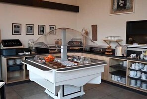 Desayuno buffet diario (EUR 11 por persona)