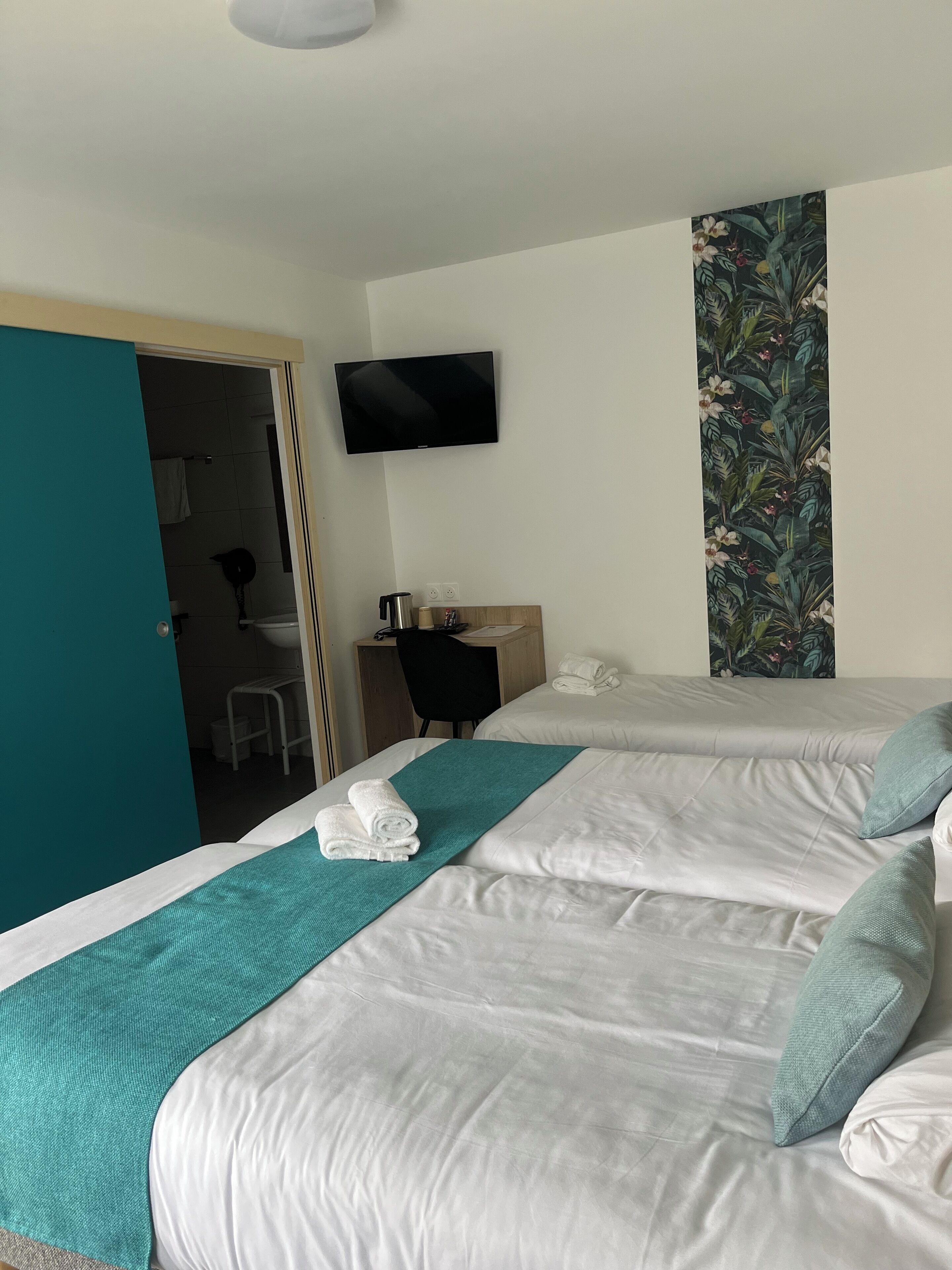 family room | 1 bedroom, premium bedding, select comfort beds, individually decorated