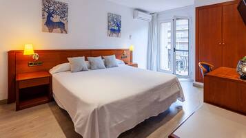 Quarto casal standard | Cofres nos quartos, escrivaninha, Wi-Fi de cortesia, roupa de cama