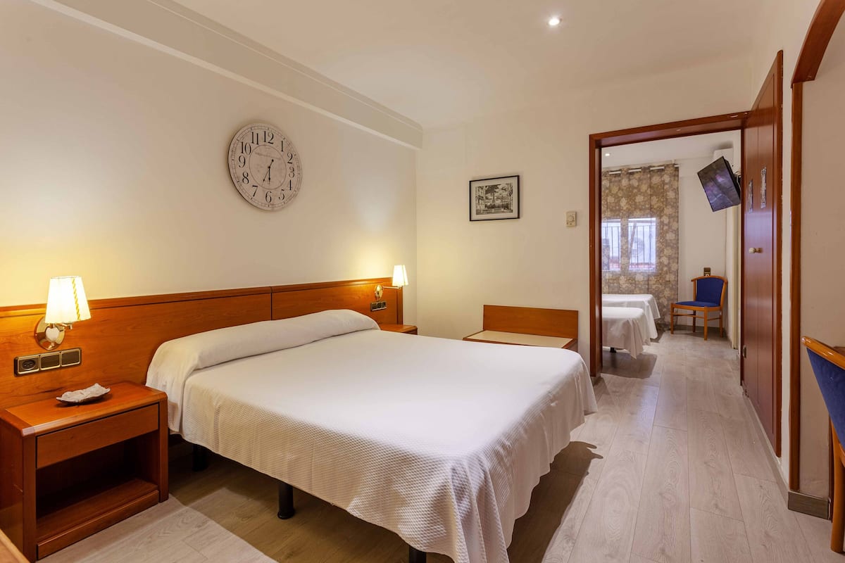 1 bedroom, in-room safe, desk, free WiFi
