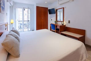 Standard Double Room | In-room safe, desk, free WiFi, bed sheets - Hotel Travé (Figueres)