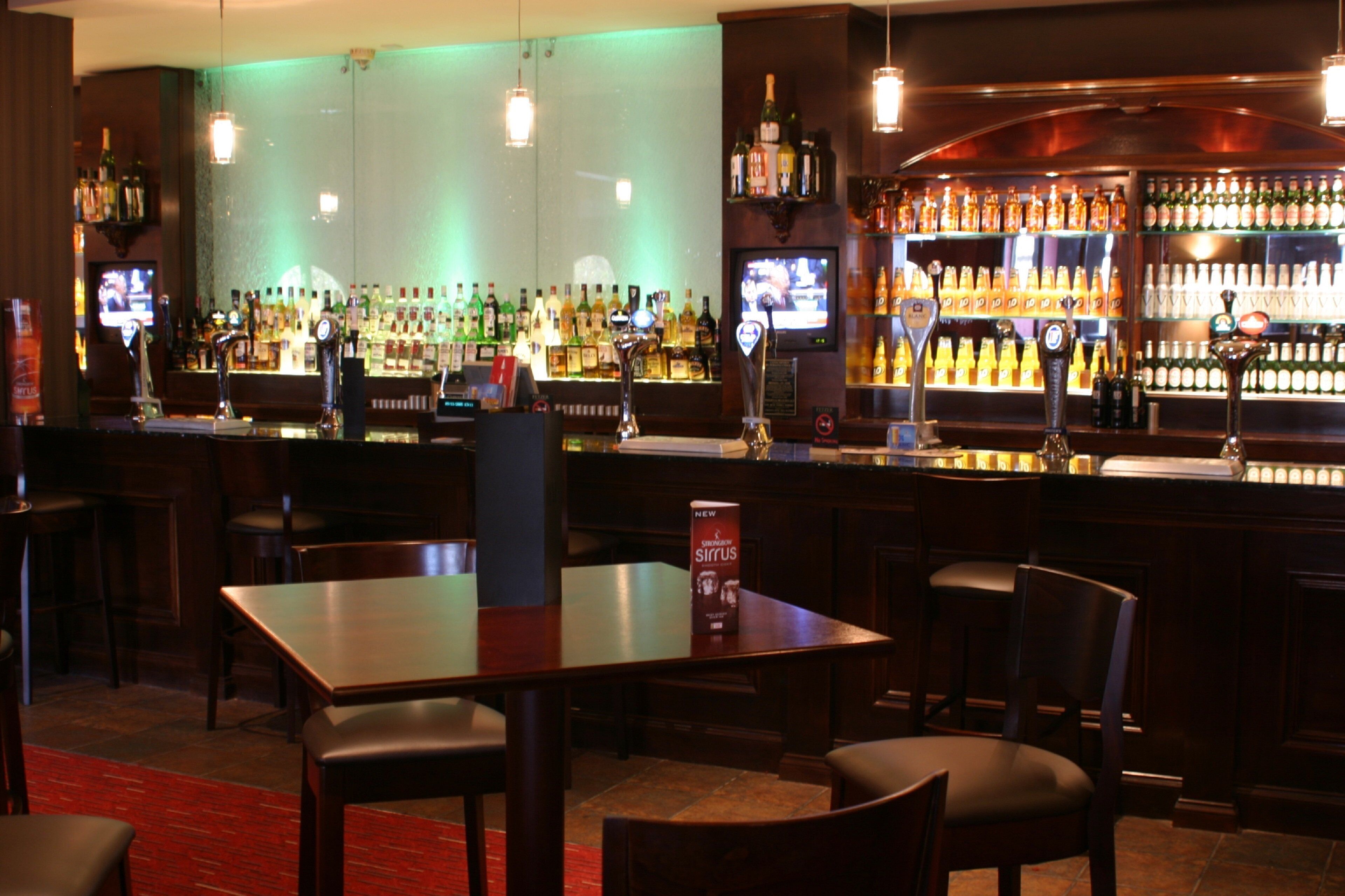 Bar (trong khuôn viên)