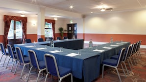A conference room with a long table, chairs, and water bottles. - Holiday Inn Barnsley by IHG (Barnsley)