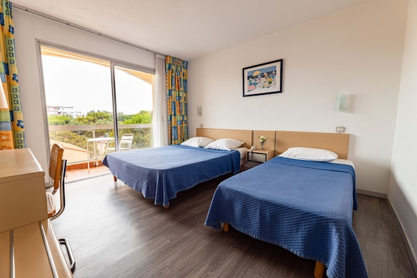Triple Room | Premium bedding, individually decorated, individually furnished, desk