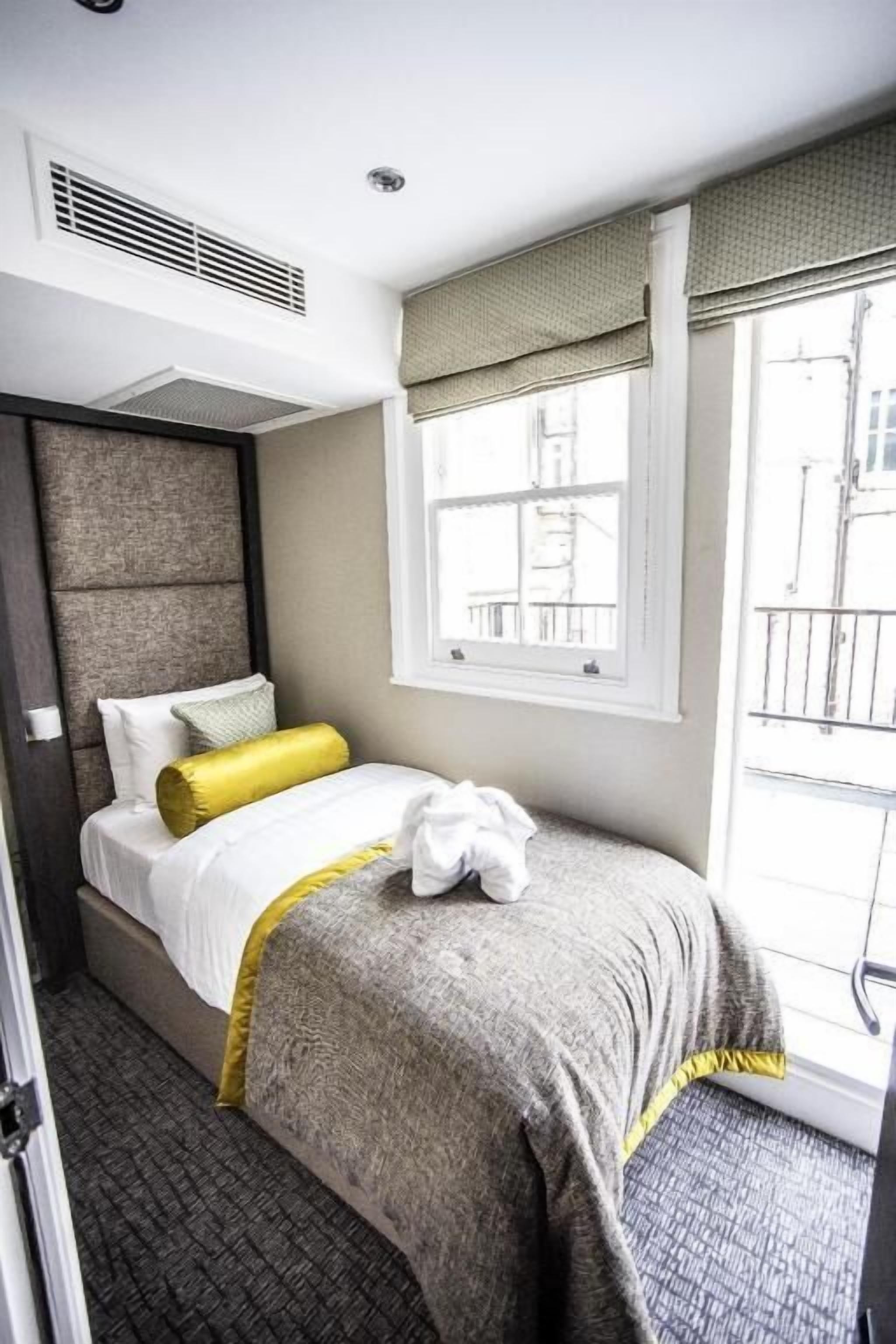 In-room safe, soundproofing, iron/ironing board, bed sheets