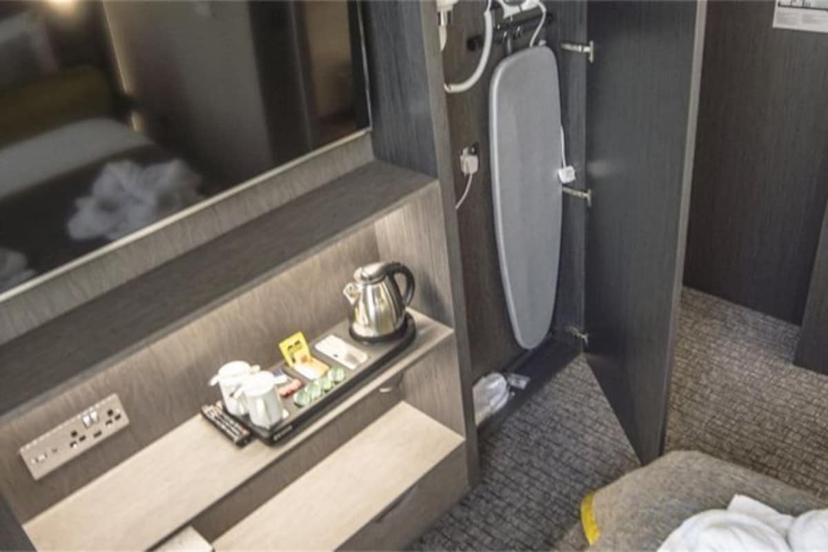 In-room safe, soundproofing, iron/ironing board, bed sheets